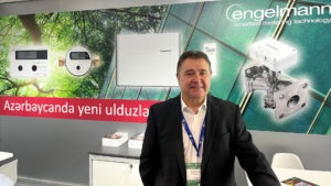 Milan Cervenansky auf der Aquatherm in Baku.